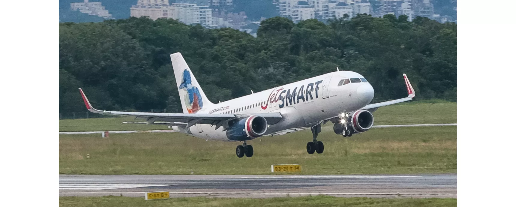 Aeroporto Internacional de Florianópolis recebe voo inaugural da JetSMART
