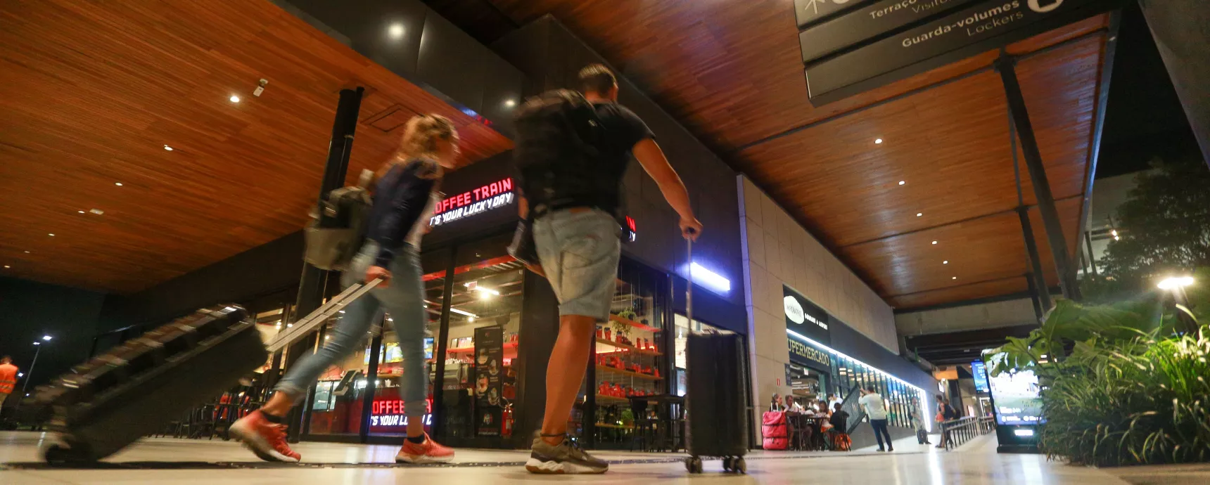 Vagas de trabalho nos estabelecimentos comerciais do Aeroporto de Florianópolis