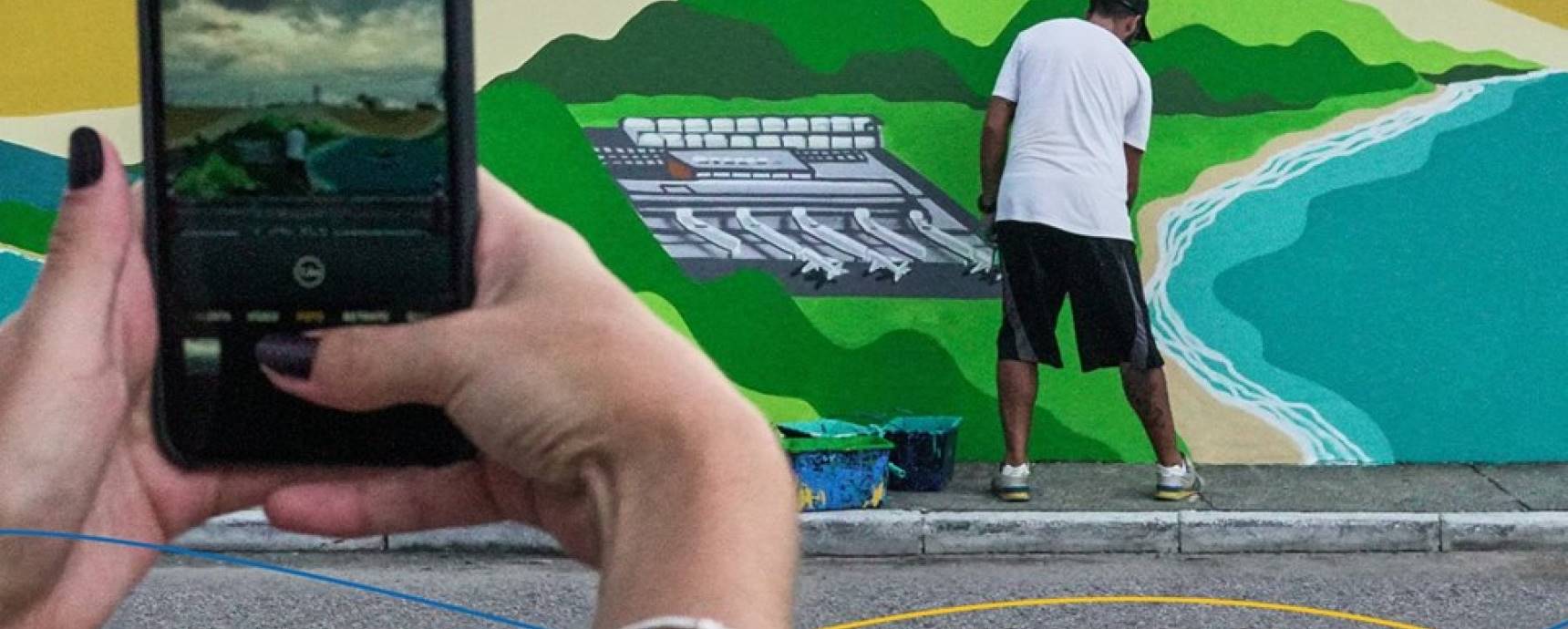 Com mural no aeroporto de Florianópolis, projeto Street Art Tour lança museu digital na cidade