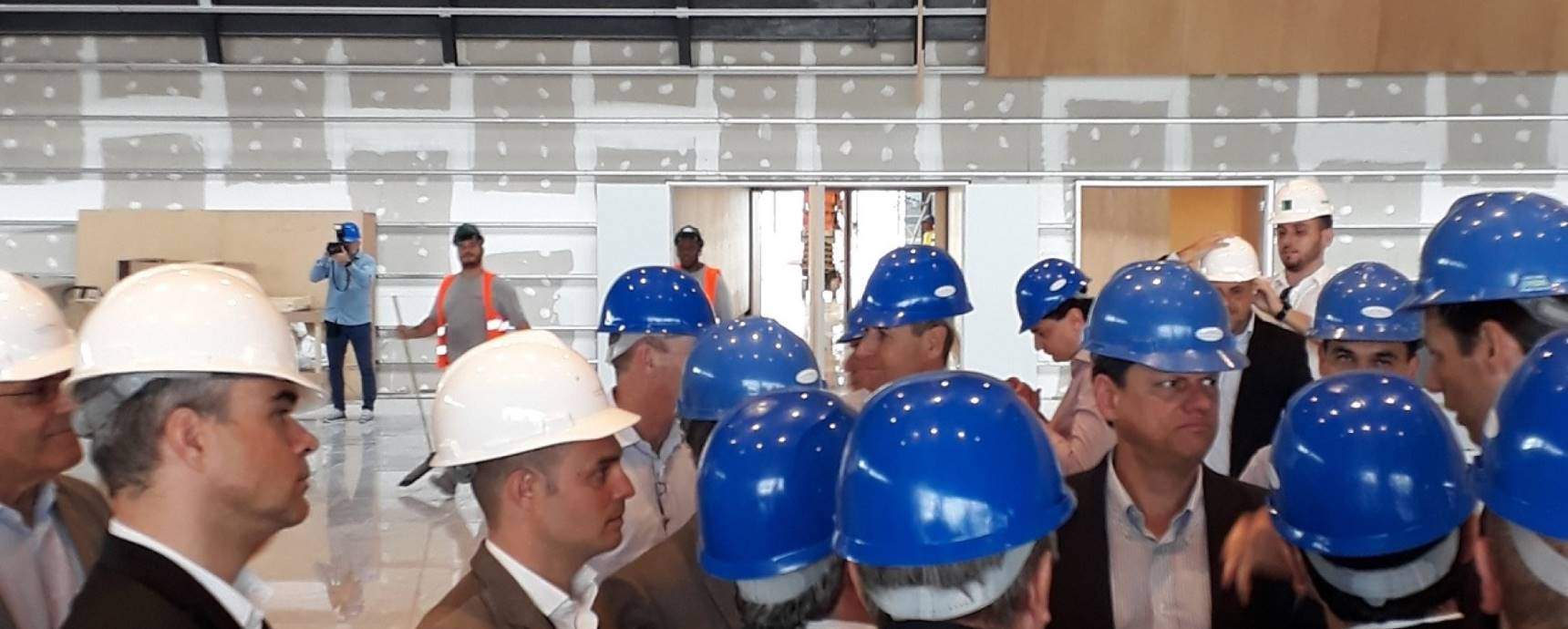 Infrastrukturminister Tarcísio Gomes de Freitas besucht die Arbeiten am neuen Terminal