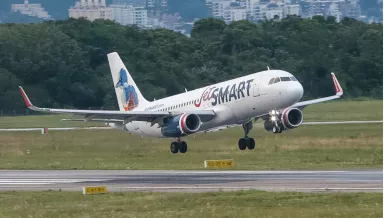 Florianópolis International Airport receives inaugural JetSMART flight
