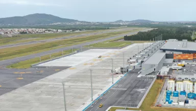 Aeroporto de Florianópolis aberto e operacional