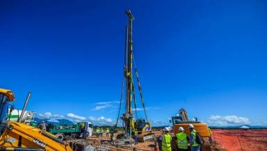 Construção do novo terminal entra em nova fase com a colocação das estacas