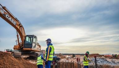 Autoridades conferem obras do novo aeroporto de Florianópolis, que estão adiantadas e serão concluídas em 15 meses