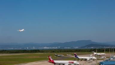 Reserva de combustível do Aeroporto de Florianópolis deve se encerrar no início da tarde de sábado