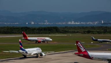 Aeroporto de Florianópolis amplia operação até domingo