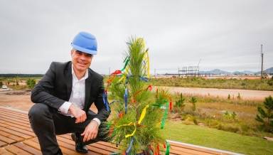 Com cápsula do tempo e ritual suíço, Floripa Airport celebra construção do novo aeroporto de Florianópolis