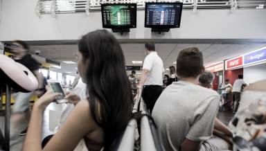 Aeroporto de Florianópolis lança canal de WhatsApp para receber reclamações e sugestões de passageiros