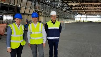 Stephan Widrig, CEO der Flughafen Zürich Gruppe, besichtigt die Arbeiten des neuen Flughafens in Florianópolis